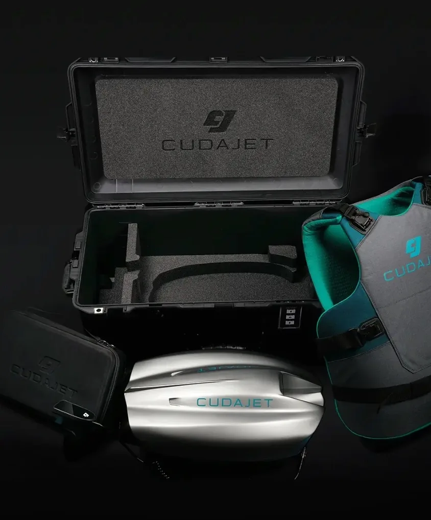 Coffret de transport CudaJet ouvert avec l'équipement complet