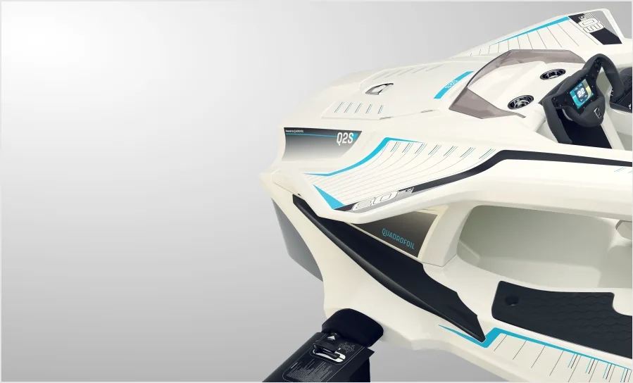 Détail de l'avant et du poste de pilotage du Quadrafoil Q2S