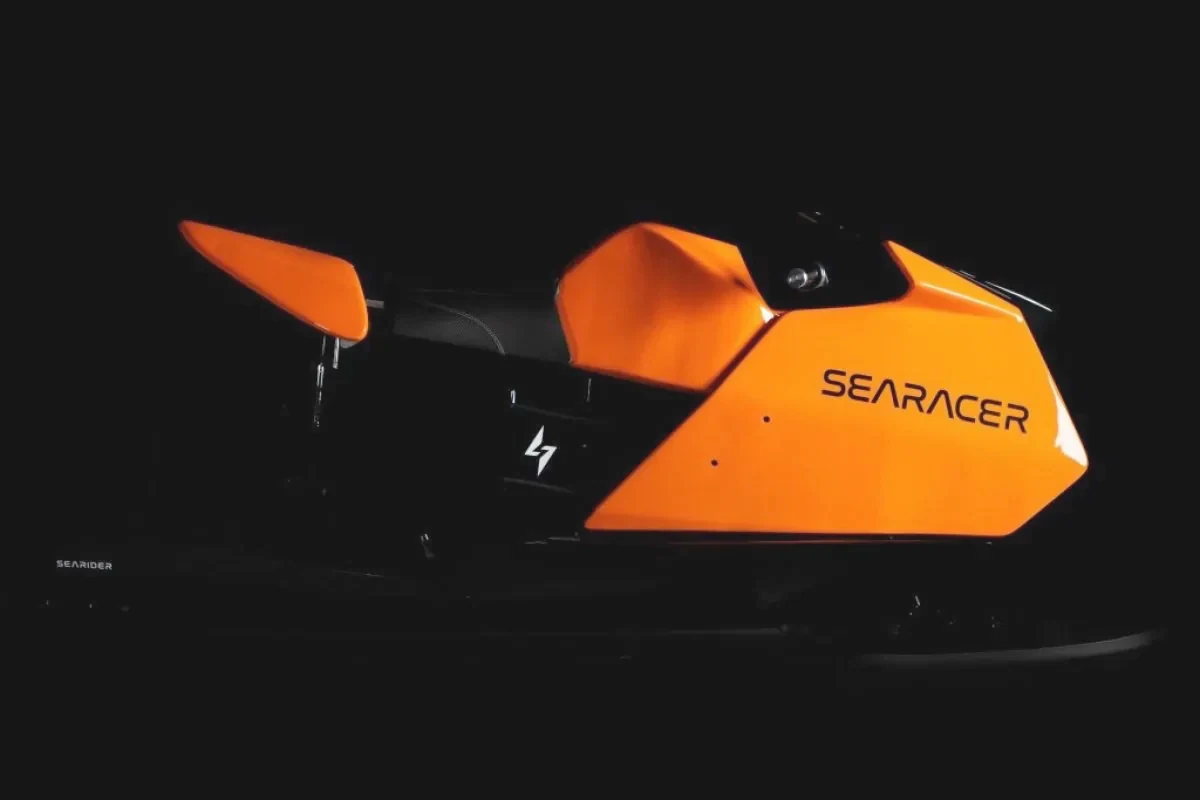 Searider Searacer, silhouette complète en studio